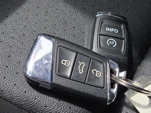 Used 2022 Volkswagen Atlas Cross Sport SE AWD/4WD image 31