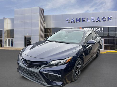 Used 2021 Toyota Camry SE w/ Convenience Package FWD image 2
