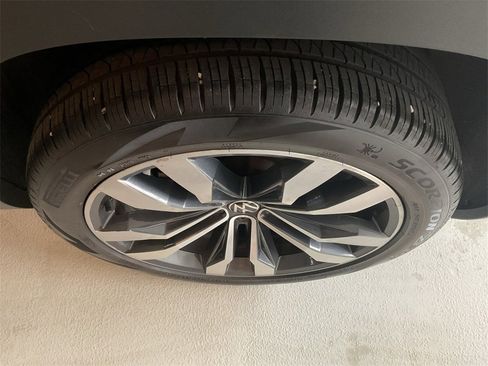 Used 2020 Volkswagen Atlas Cross Sport SEL R-Line image 18