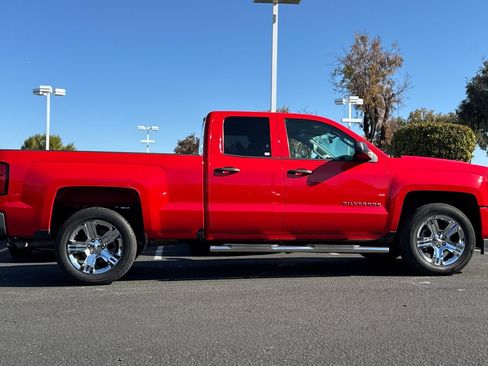 Used 2018 Chevrolet Silverado 1500 Custom w/ Custom Value Package image 4