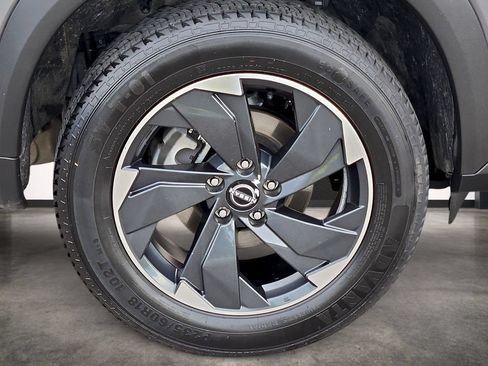 Used 2025 Nissan Rogue SV FWD image 7
