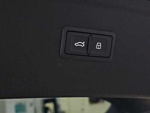 Used 2023 Audi Q5 2.0T Premium w/ Convenience Package image 17