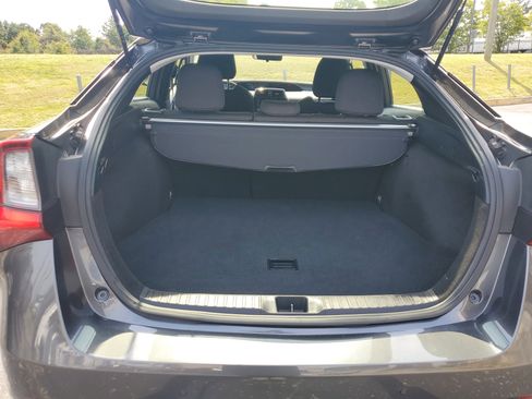 Used 2022 Toyota Prius LE image 8