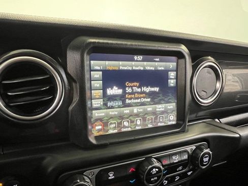 Used 2021 Jeep Wrangler Unlimited Sahara image 41