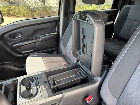 Used 2023 Nissan Titan SV w/ SV Convenience Package RWD image 23