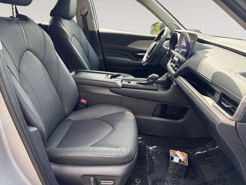 Used 2024 Toyota Grand Highlander AWD image 15