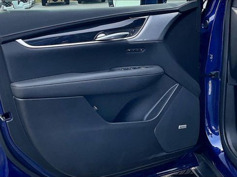 Certified 2025 Cadillac XT5 Premium Luxury w/ Technology Package AWD/4WD image 25
