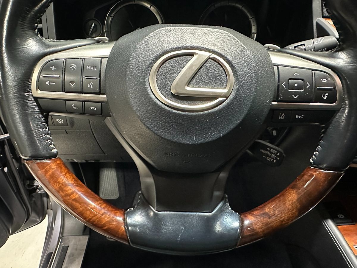 Used 2016 Lexus LX 570 4WD w/ Luxury Package image 38