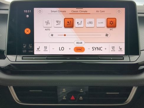 Certified 2025 Volkswagen Atlas Peak Edition SE AWD/4WD image 26