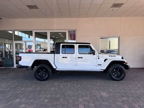 Used 2022 Jeep Gladiator Sport AWD/4WD image 6
