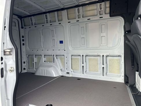 Used 2025 Mercedes-Benz Sprinter 2500 image 6