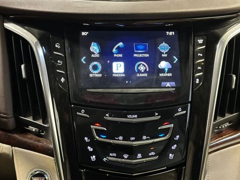 Used 2016 Cadillac Escalade Luxury AWD/4WD image 37