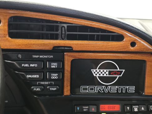 Used 1994 Chevrolet Corvette Coupe RWD image 33