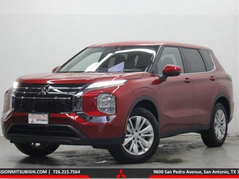 New 2026 Mitsubishi Outlander ES image 1