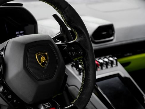 Used 2022 Lamborghini Huracan EVO RWD image 15