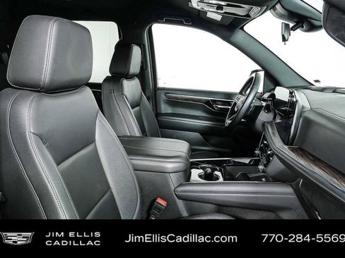 Used 2025 Chevrolet Tahoe LT RWD image 22