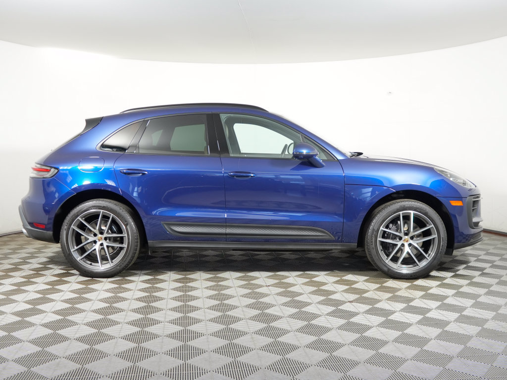 Certified 2024 Porsche Macan w/ Premium Plus Package AWD/4WD image 8
