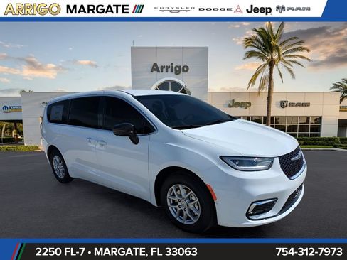 New 2026 Chrysler Pacifica Select FWD image 1