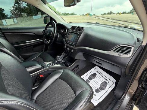 Used 2019 Dodge Journey Crossroad w/ Nav & Sun Group FWD image 35