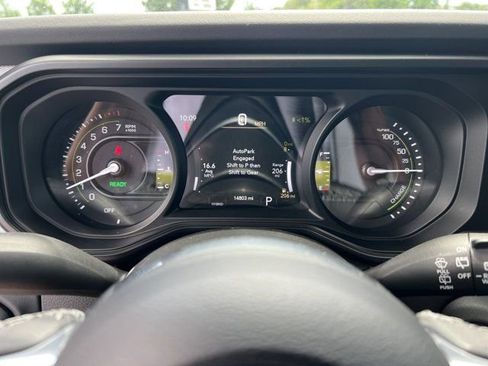 Used 2025 Jeep Wrangler Unlimited Sahara w/ Safety Group AWD/4WD image 30