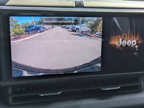 Used 2024 Jeep Wrangler Unlimited Sahara AWD/4WD image 20