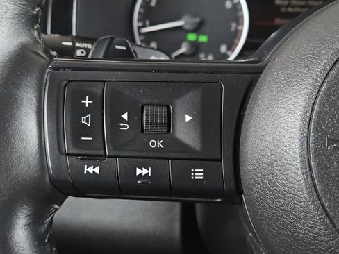 Used 2024 Nissan Pathfinder SV image 19