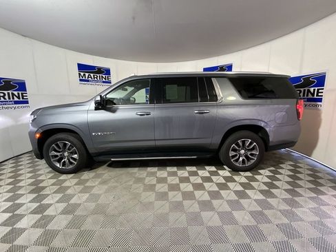Used 2022 Chevrolet Suburban LT w/ Luxury Package AWD/4WD image 13