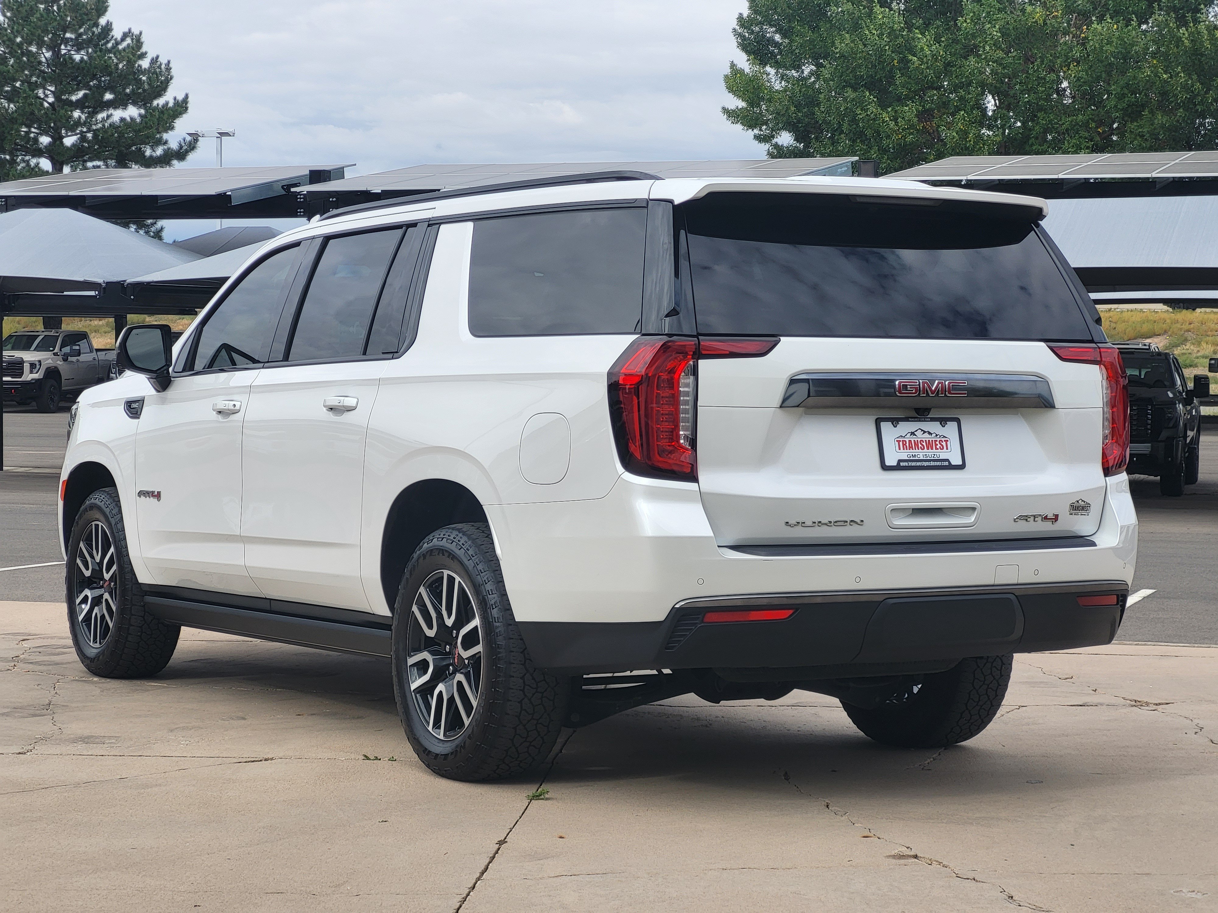 Used 2023 GMC Yukon XL AT4 w/ AT4 Premium Package AWD/4WD image 3
