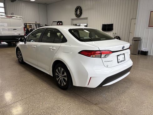 Used 2022 Toyota Corolla LE image 3