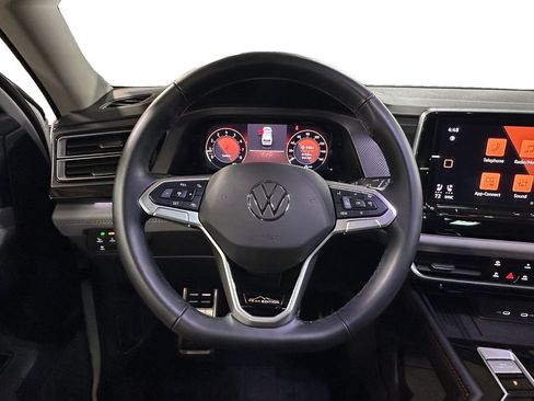 Used 2025 Volkswagen Atlas Peak Edition SE image 12