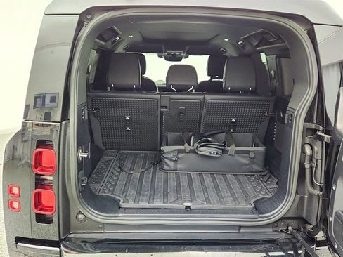 Used 2023 Land Rover Defender 110 X-Dynamic SE image 22