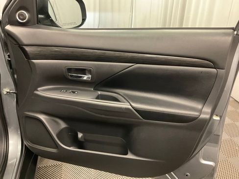 Used 2016 Mitsubishi Outlander GT AWD/4WD image 30