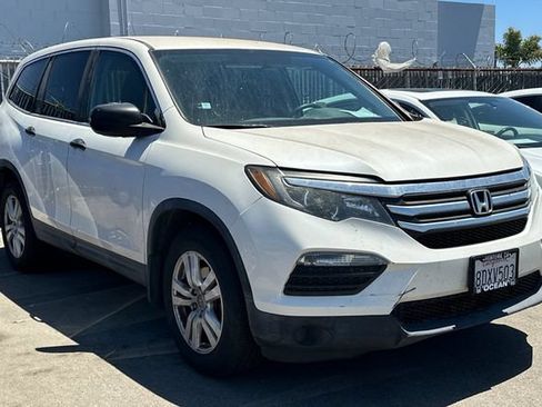Used 2018 Honda Pilot LX image 2