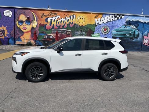Used 2024 Nissan Rogue S FWD image 2