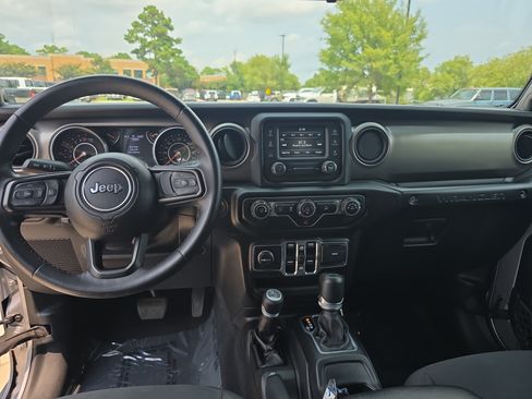 Used 2018 Jeep Wrangler Unlimited Sport S AWD/4WD image 27
