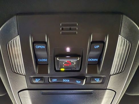 Used 2021 Toyota Highlander XSE FWD image 20