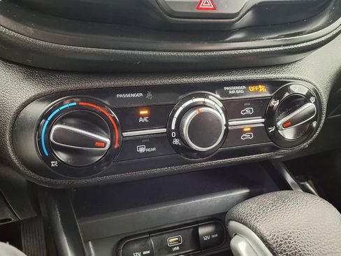 Used 2025 Kia Soul LX w/ LX Technology Package image 6