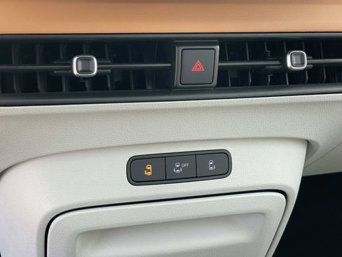Certified 2025 Volkswagen ID. Buzz 1st Edition RWD image 18