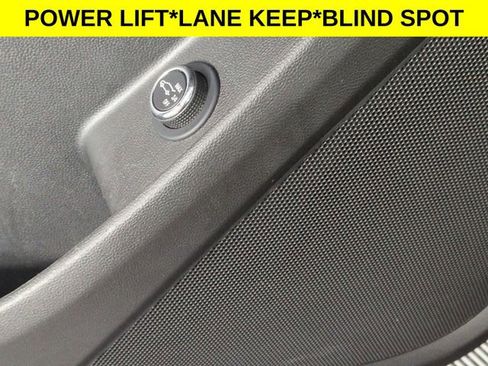 Used 2021 Chevrolet Traverse LT image 10