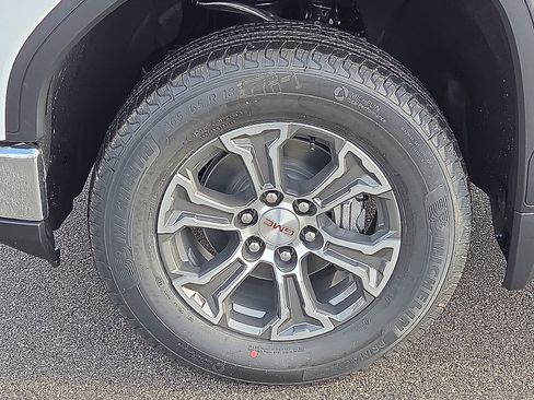 New 2026 GMC Sierra 1500 SLE image 7