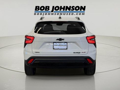 Used 2024 Chevrolet Trax RS w/ Sunroof Package FWD image 9