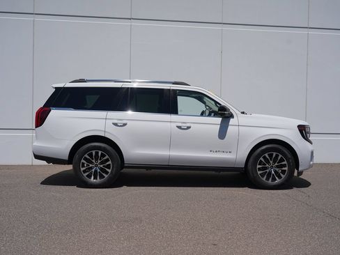 Used 2025 Ford Expedition Platinum AWD/4WD image 2