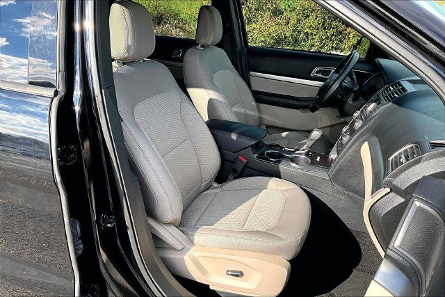 Used 2018 Ford Explorer XLT FWD image 7