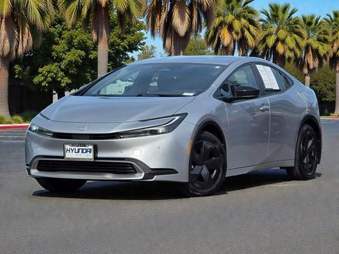 Used 2023 Toyota Prius Prime Premium image 2