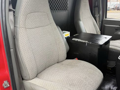 Used 2016 Chevrolet Express 2500 image 13