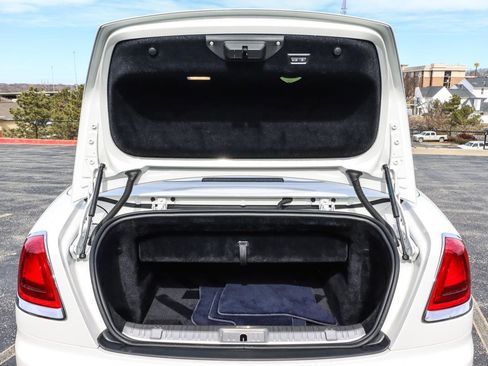 Used 2019 Rolls-Royce Dawn image 27