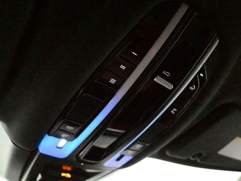 Used 2021 Porsche Cayenne Coupe w/ Premium Package image 7