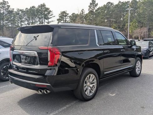 Used 2024 GMC Yukon XL Denali w/ Advanced Technology Package image 3