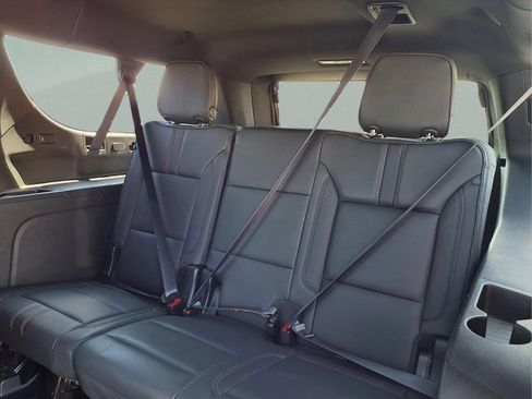 Certified 2023 Chevrolet Suburban RST w/ Luxury Package AWD/4WD image 18