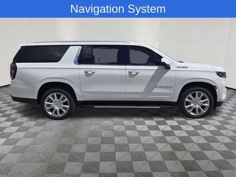Used 2023 Chevrolet Suburban High Country AWD/4WD image 4